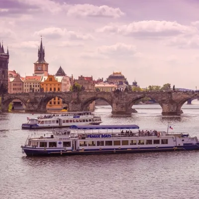 CROISIERE SUR LA RIVIERE AVEC DINER ET CONCERT